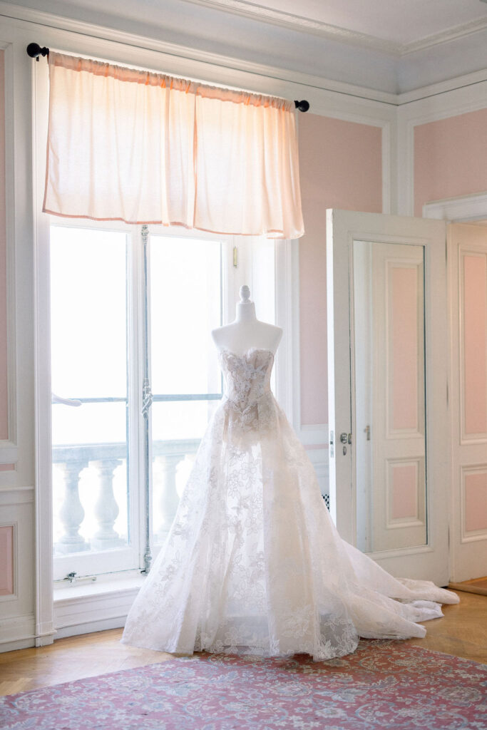 Aldrich Mansion Wedding | Newport RI Wedding Photographer Brianna Graca Weddings | Fine Art Editorial Imagery at Coastal Mansion Wedding Venues